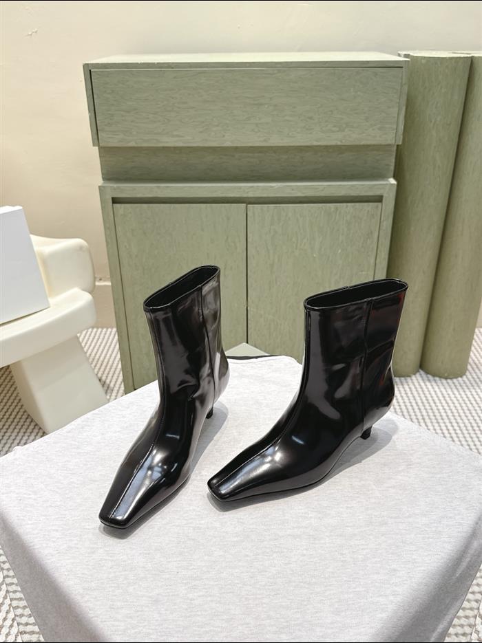 2025112817449963 360